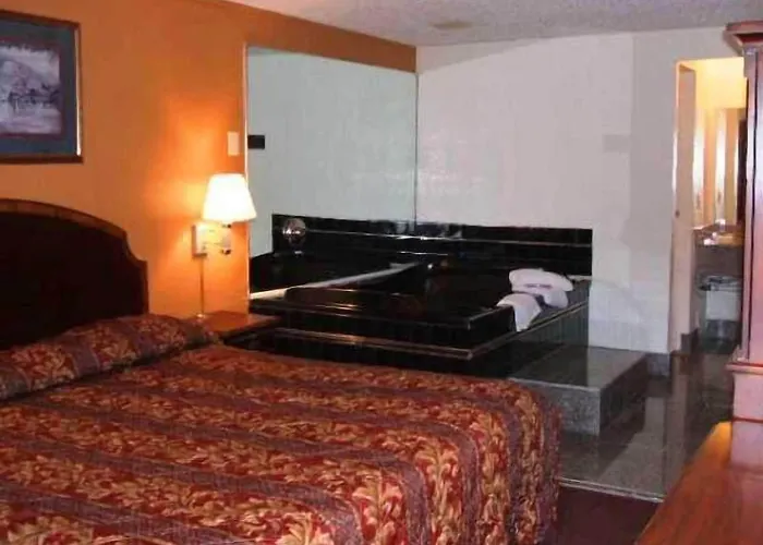 A Victory Inn & Suites - Detroit